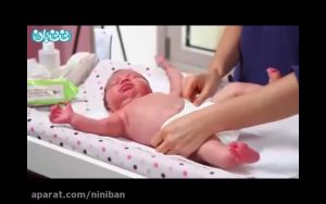 آموزش پوشک کردن نوزاد